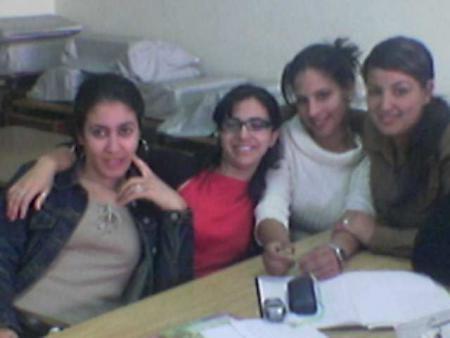 c jemy et rajaa et siham et bien sur moi